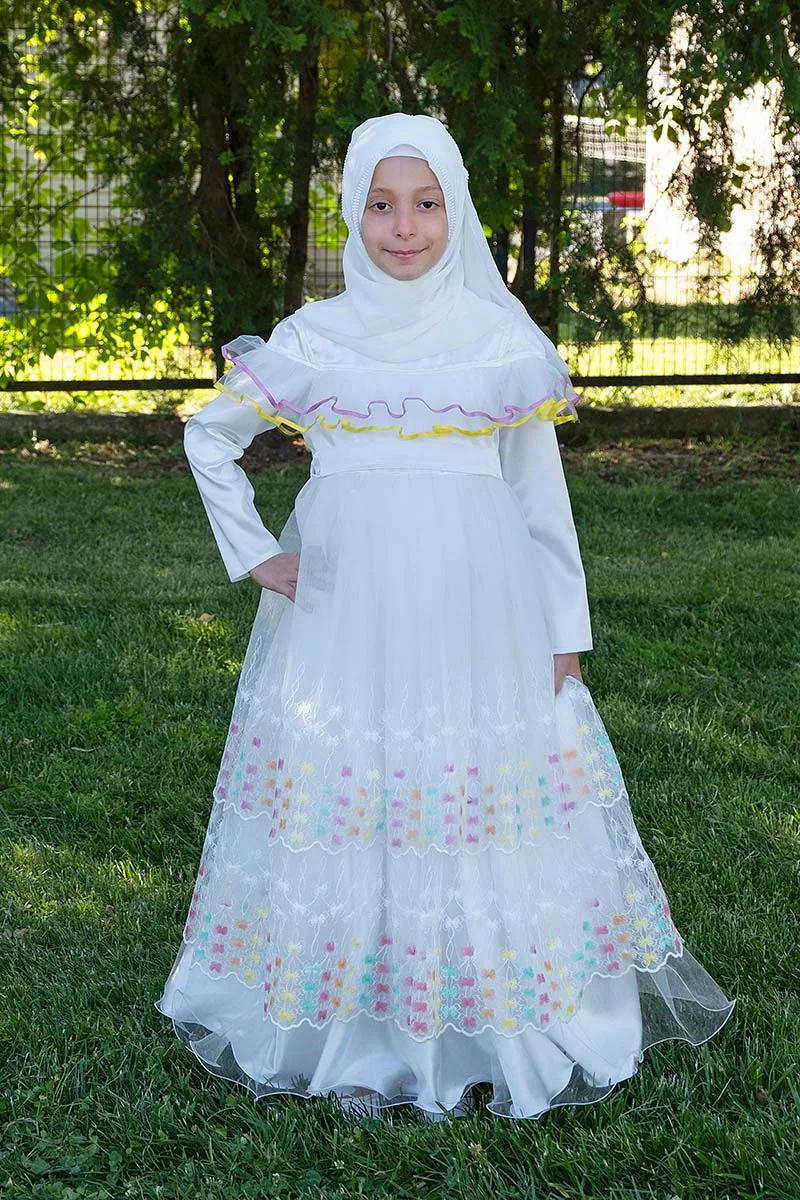 فستان سهرة بنات محتشم بأكمام طويلة لون أبيض - صورة 2