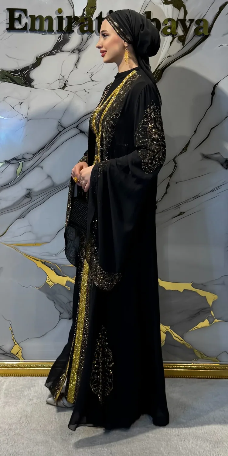 طقم عباية تراثي أسود بأحجار ذهبية - صورة 2