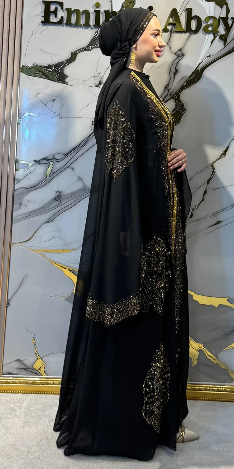 طقم عباية تراثي أسود بأحجار ذهبية - صورة 3