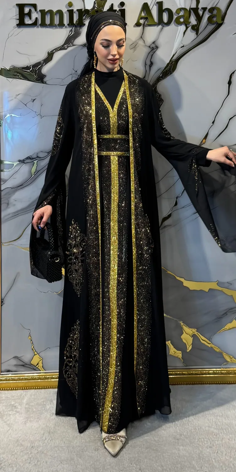 طقم عباية تراثي أسود بأحجار ذهبية - صورة 4