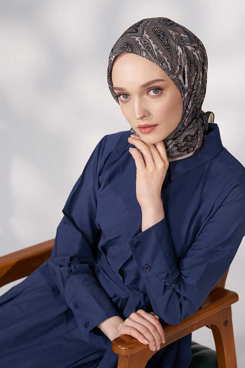 إيشارب ناعم بنقشة أقحوان بلون كاكي