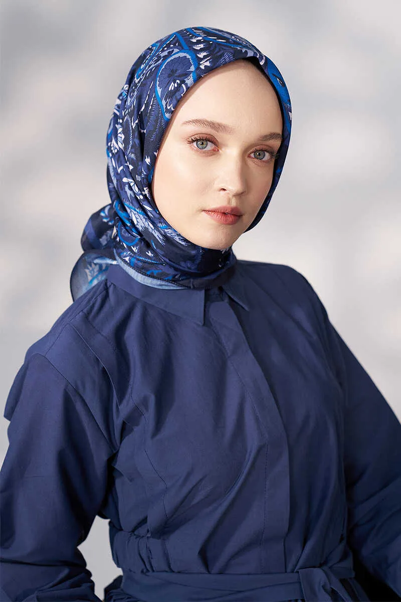 إيشارب ناعم منقوش بلون كحلي بنقشة ديزي - صورة 2