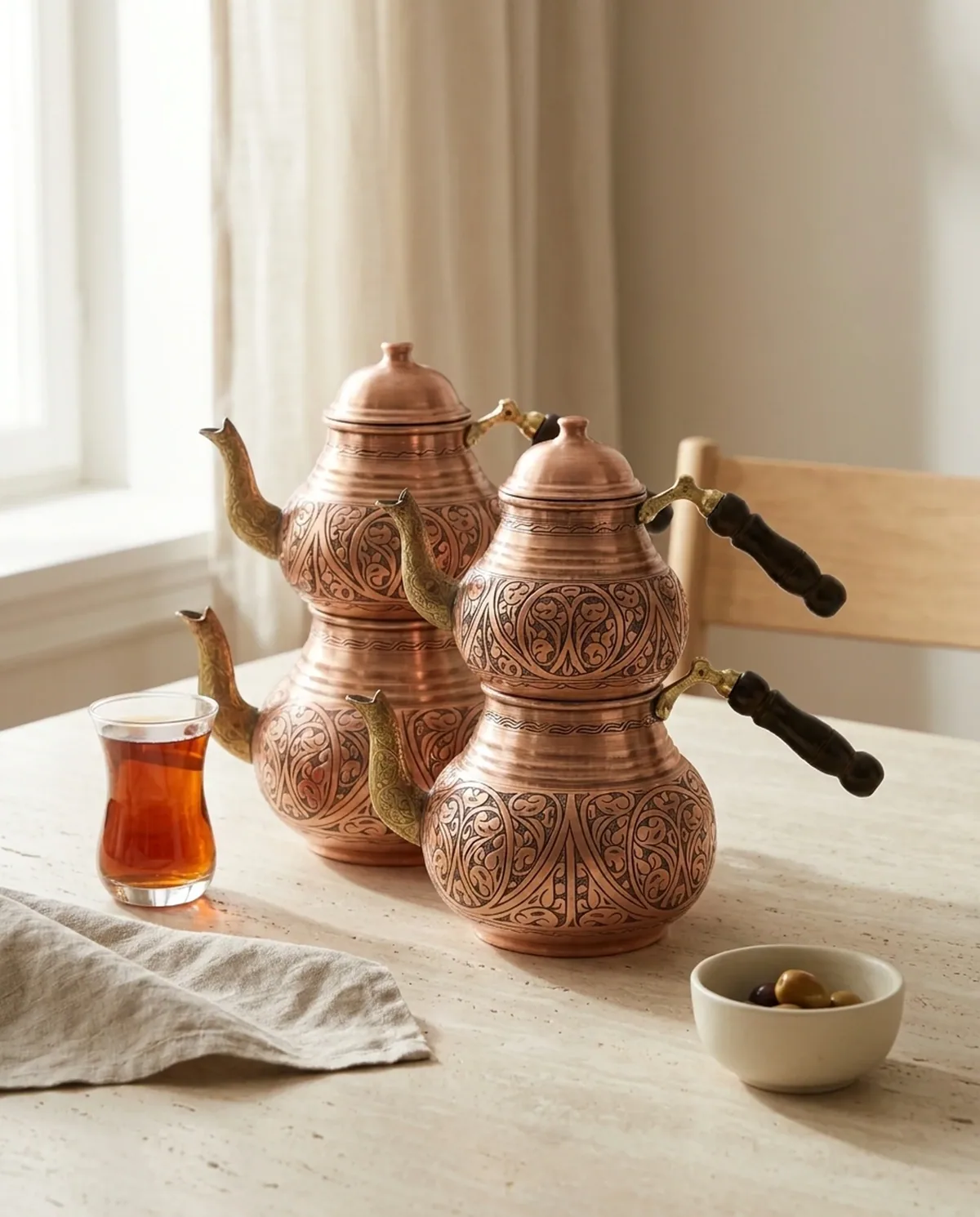 إبريق شاي تركي نحاس أحمر بنقش رومي ومقابض خشب - صورة 2