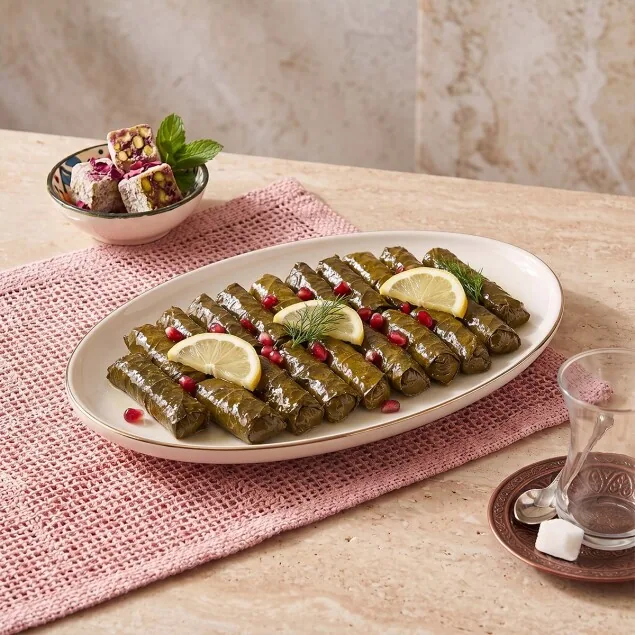 صحن تقديم قارب بتفاصيل ذهبية 25 سم