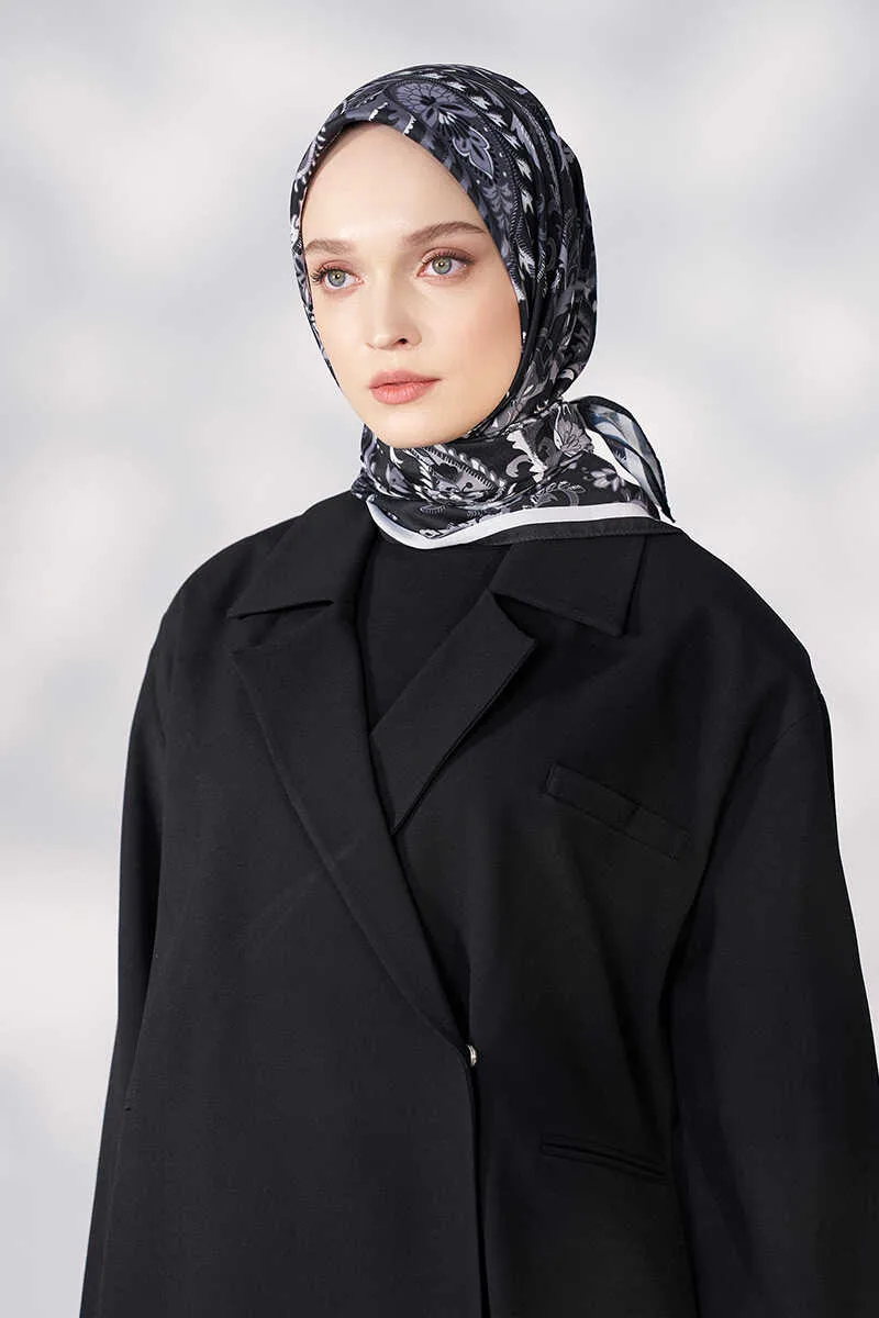 إيشارب ناعم بنقشة أقحوان بلون أسود - صورة 3