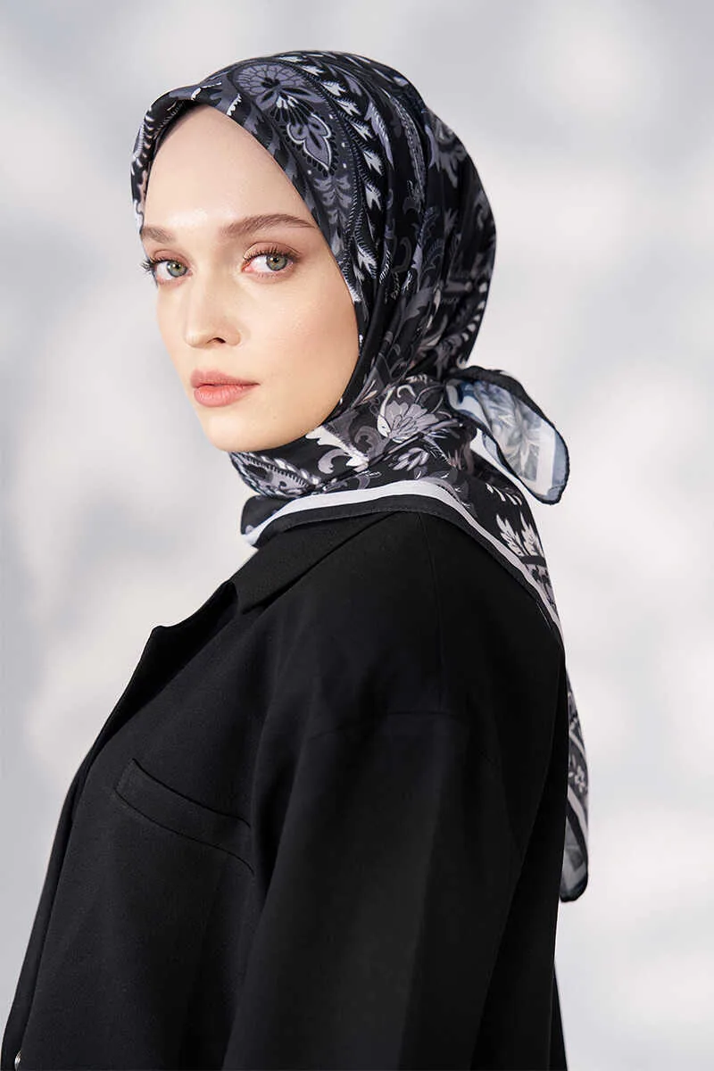 إيشارب ناعم بنقشة أقحوان بلون أسود - صورة 4