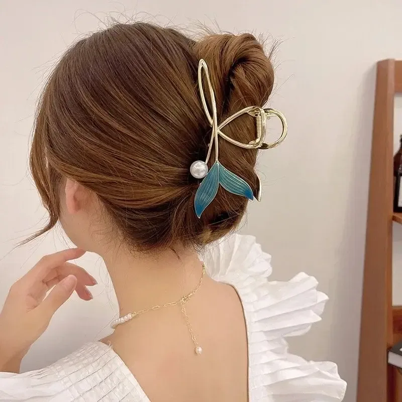 توكة شعر مرصعة بتصميم حورية البحر بلون ذهبي