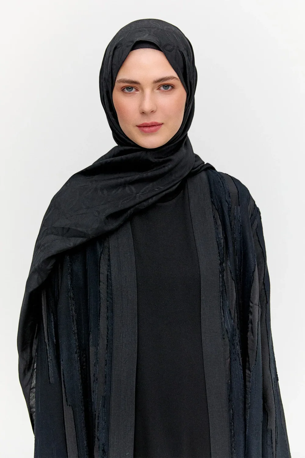 شال صوف ومودال بنقشة بيضاوية بلون أسود