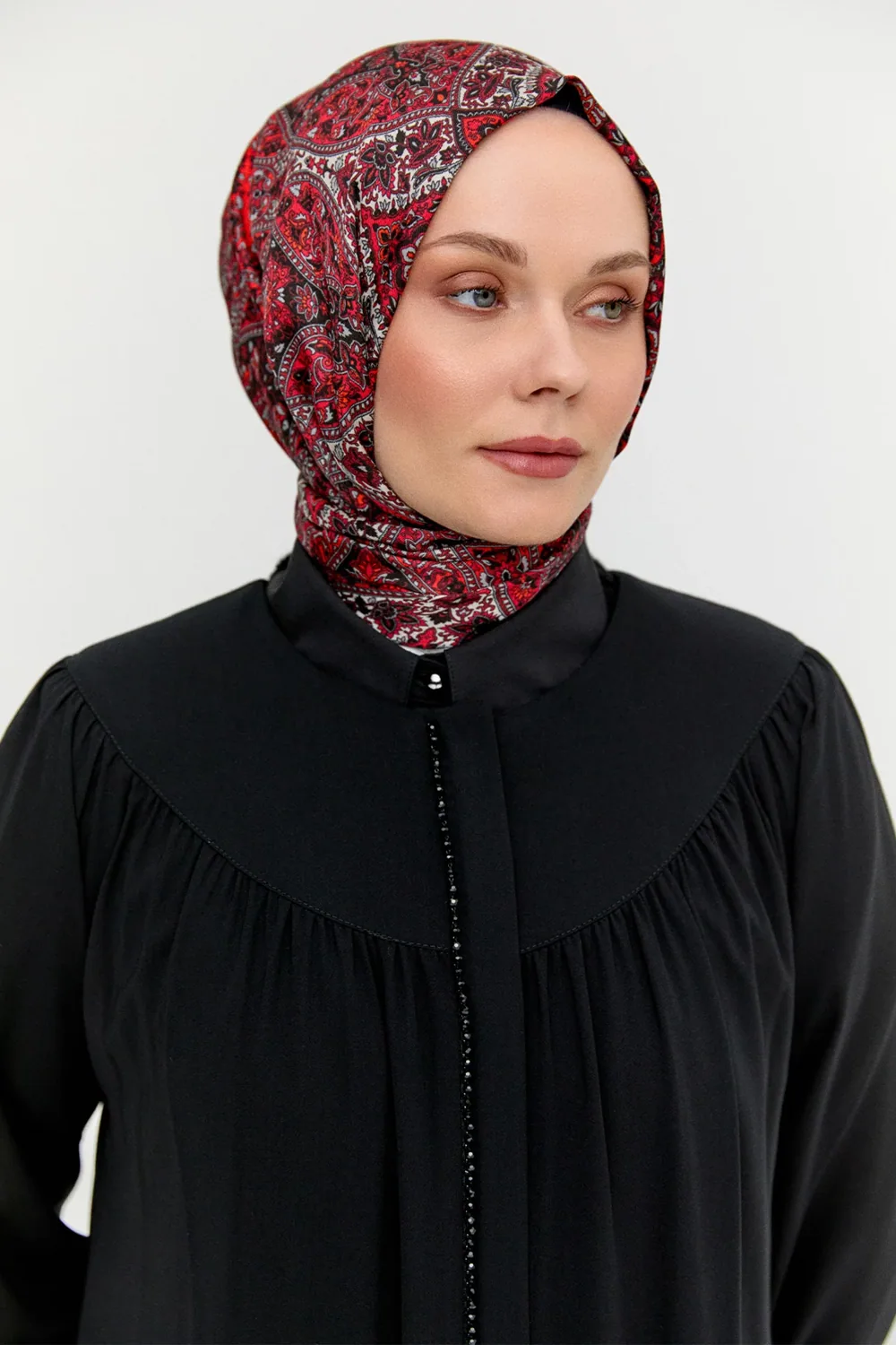 فرجية كريب بأحجار وخصر مكشكش - صورة 4