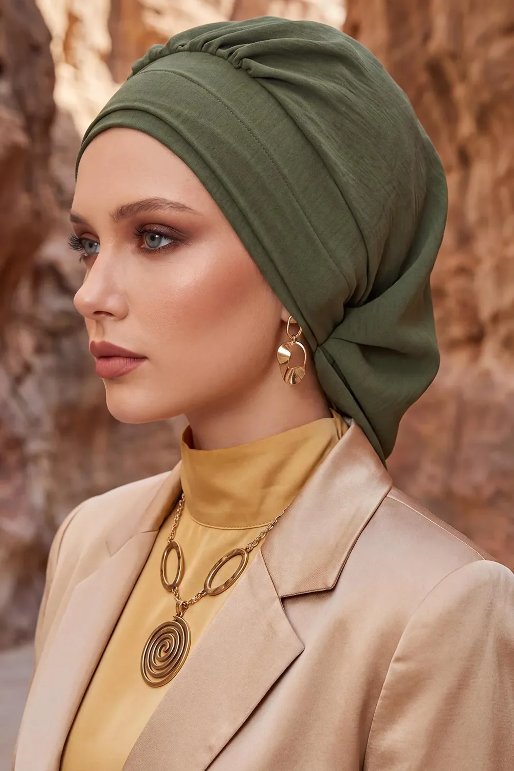 حجاب جاهز بكسرات واسعة من الأيروبين