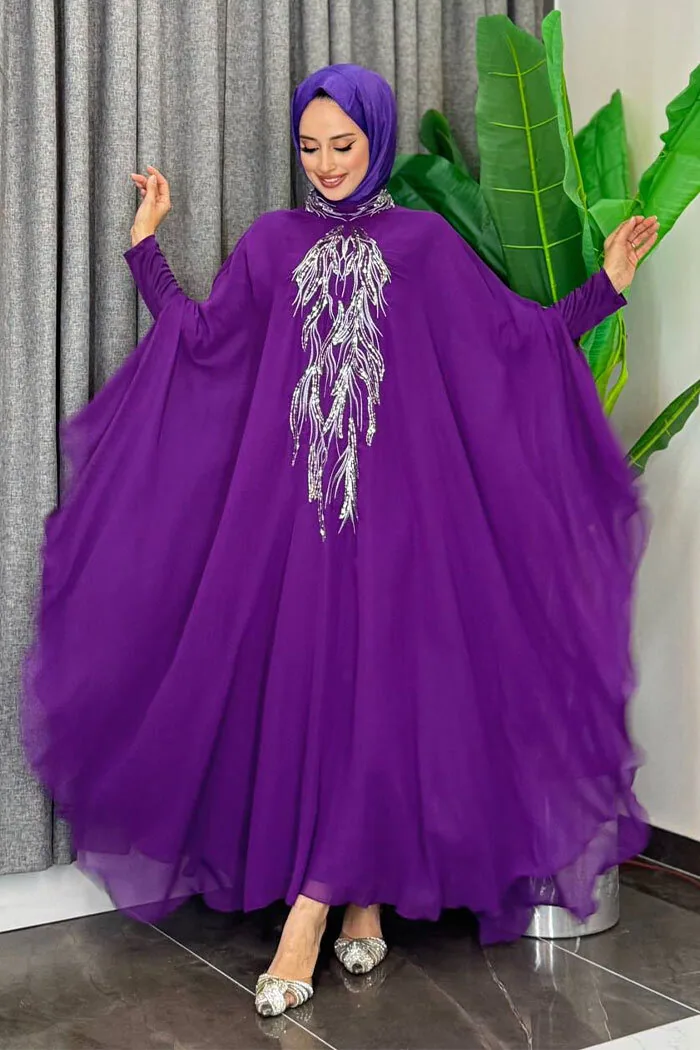 طقم سهرة بنفسجي بعباية شيفون بأكمام خفاش وتطريز ترتر
