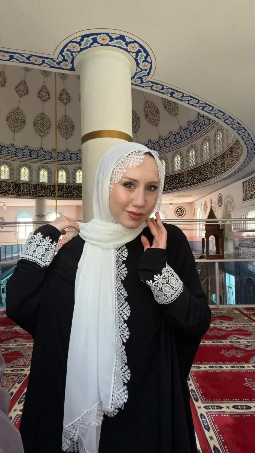 طرحة صلاة شيفون بيضاء بدانتيل وتطريز إبرة - صورة 2