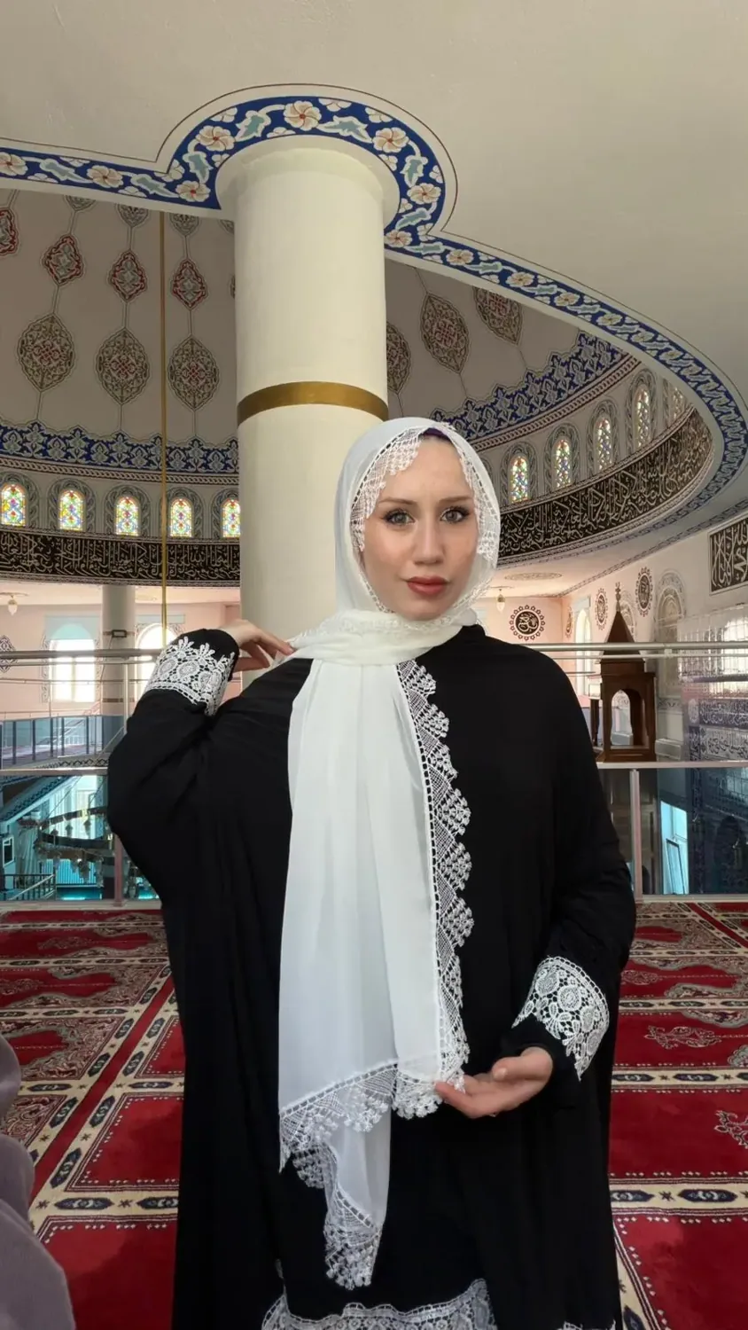 طرحة صلاة شيفون بيضاء بدانتيل وتطريز إبرة - صورة 4