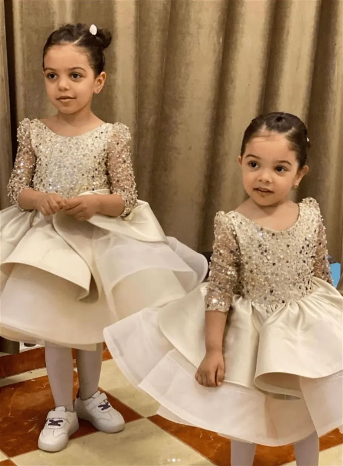 فستان ساتان بيج للبنات بتنورة منفوشة - صورة 3