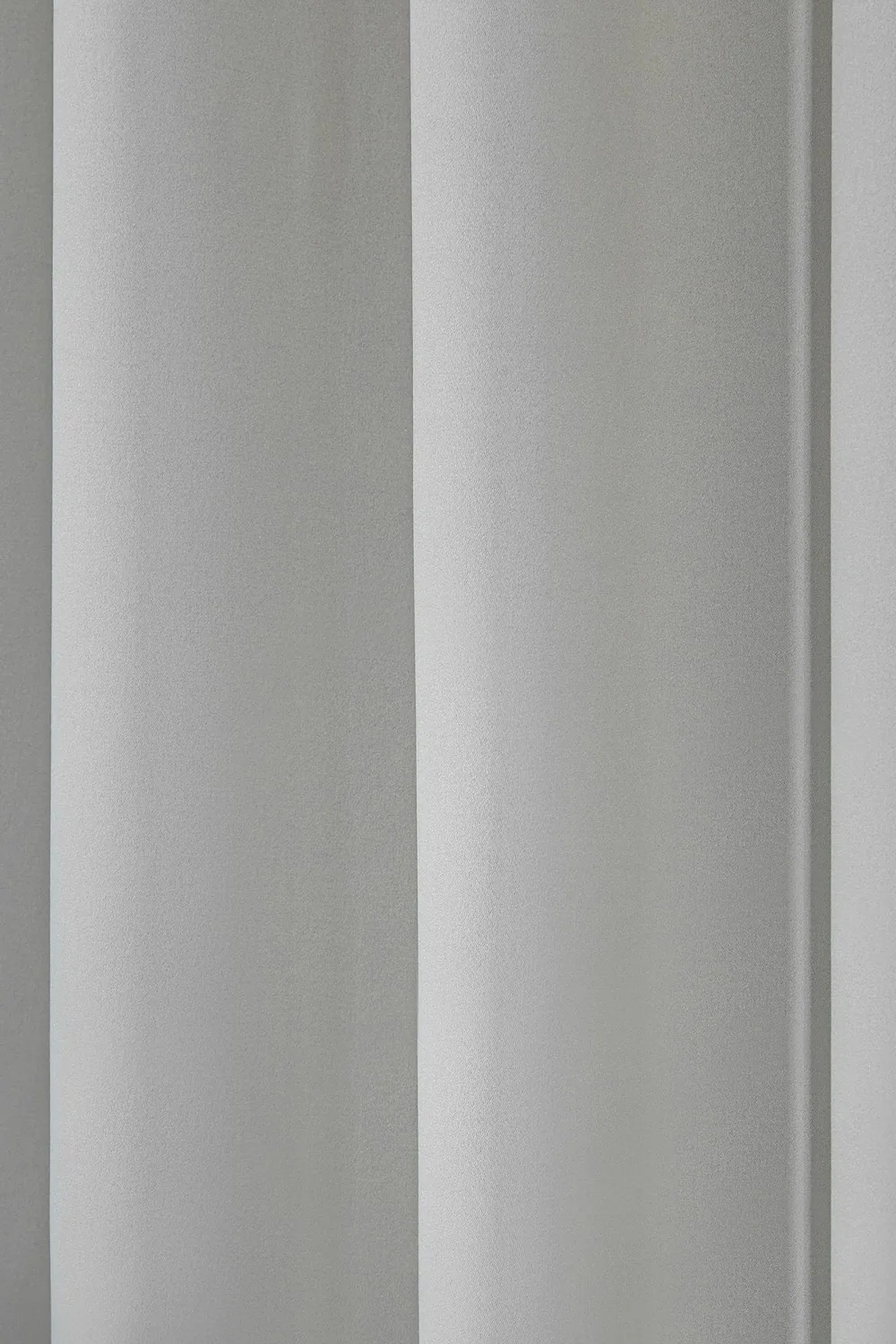 ستارة معتمة (بلاك أوت) بلون رمادي فاتح مقاس 140×300 سم - صورة 2