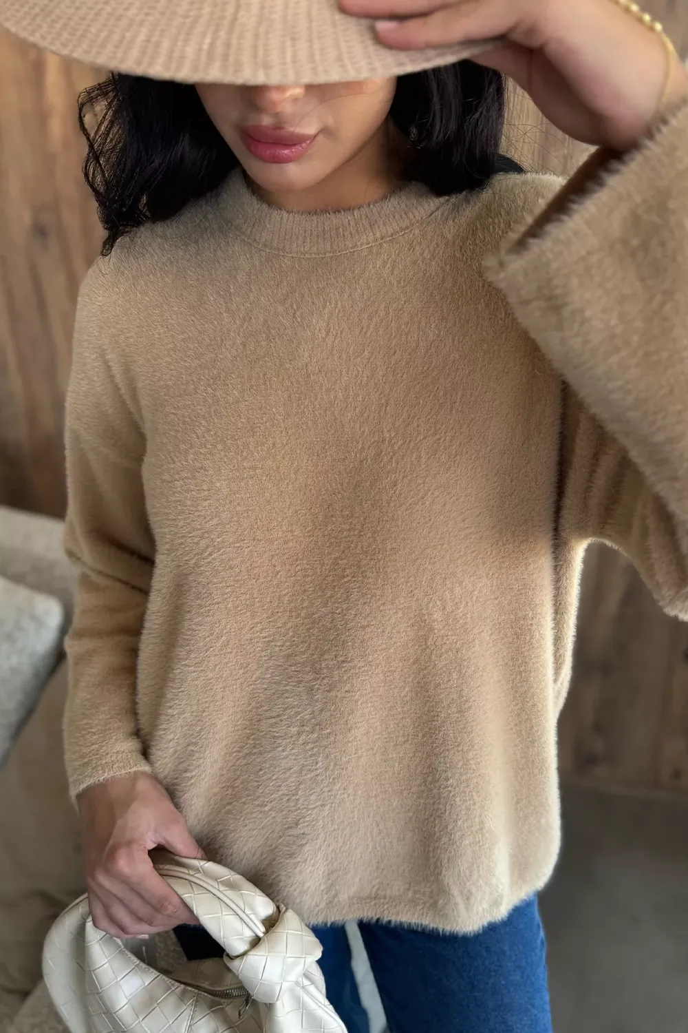 كنزة تريكو نسائية سادة بياقة دائرية بخيط زغبي ناعم - صورة 2