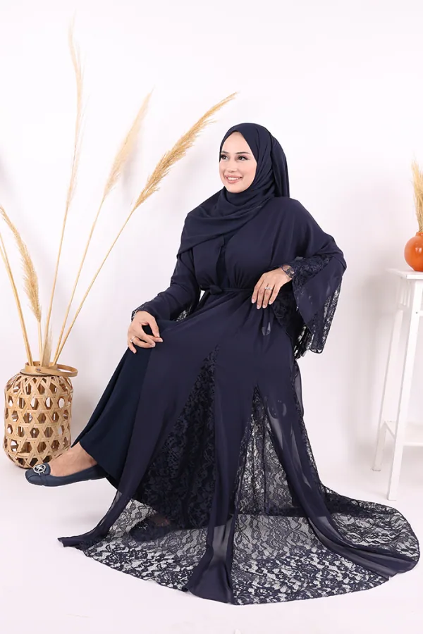 عباءة شيفون كحلية بحزام وتطريز دانتيل على الأطراف