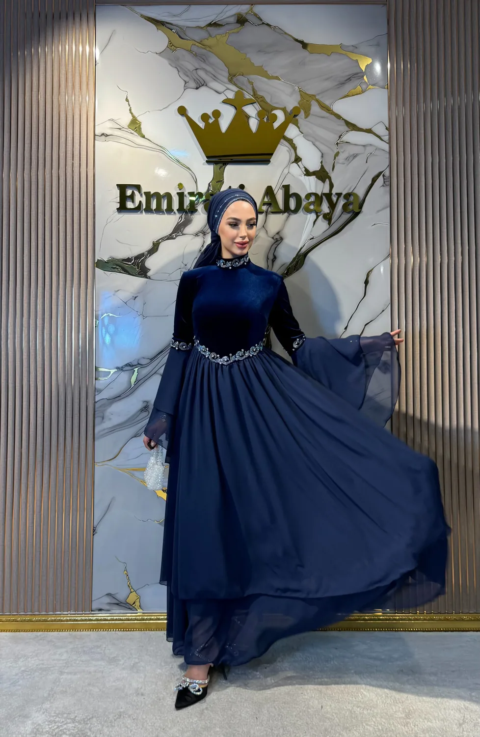 عباءة مخمل وشيفون كحلية مع شال مرصع - صورة 3