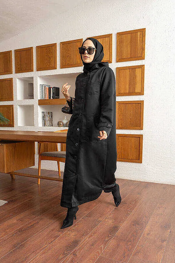 معطف كاب مبطّن بقبعة بلون أسود - صورة 4
