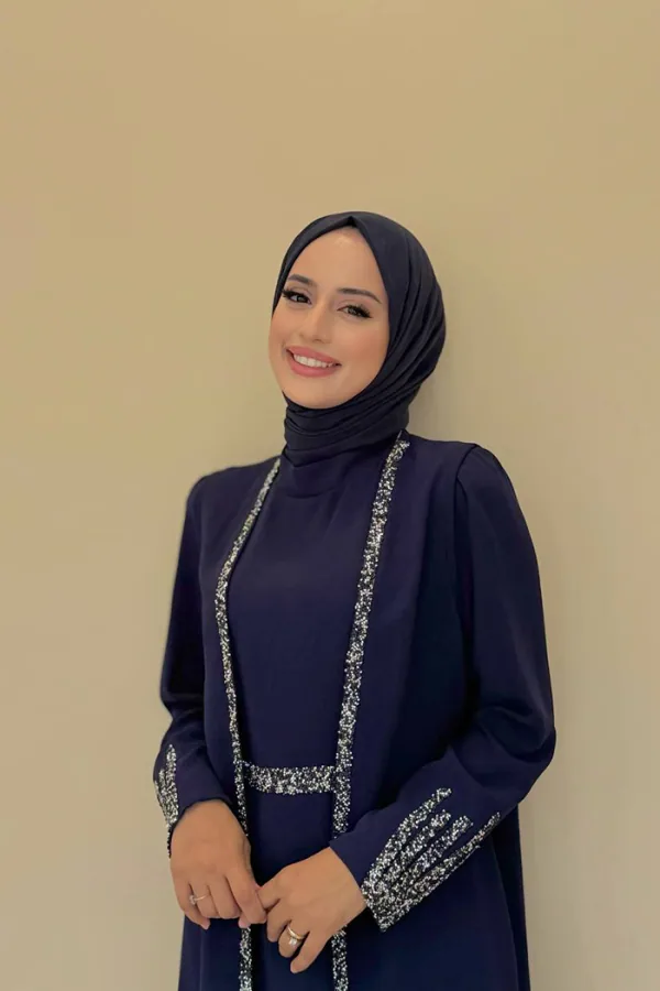 طقم فستان وصديري طويل كحلي بحواف مطرزة بالأحجار - صورة 4