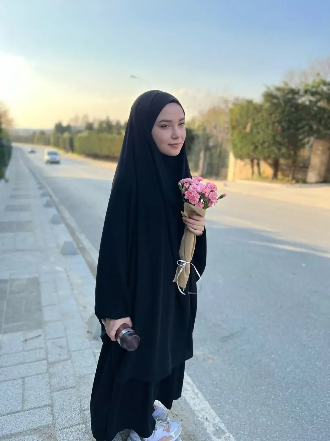 جلباب بنقاب على طراز أرضروم بقصة واسعة أسود