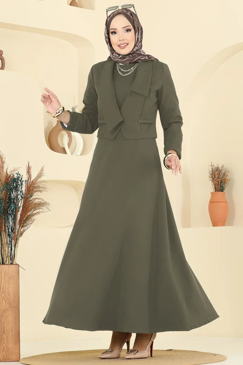 طقم جاكيت وفستان دبل بجيوب بلون زيتي