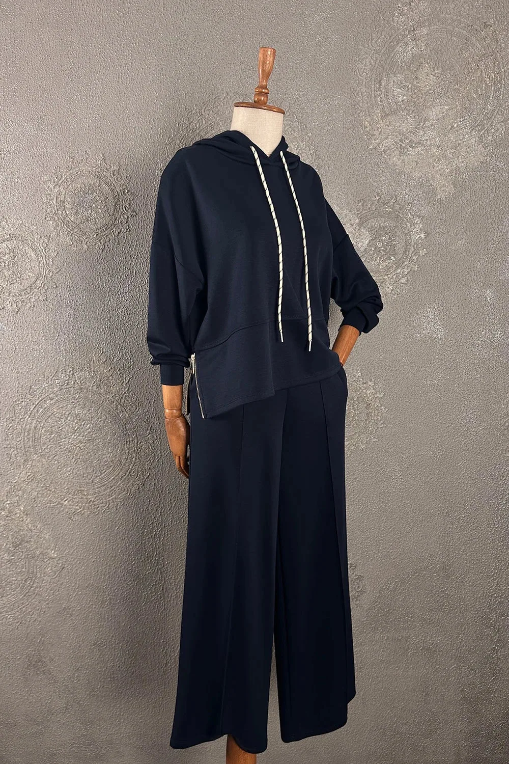 طقم رياضي ناعم الملمس بعدة ألوان