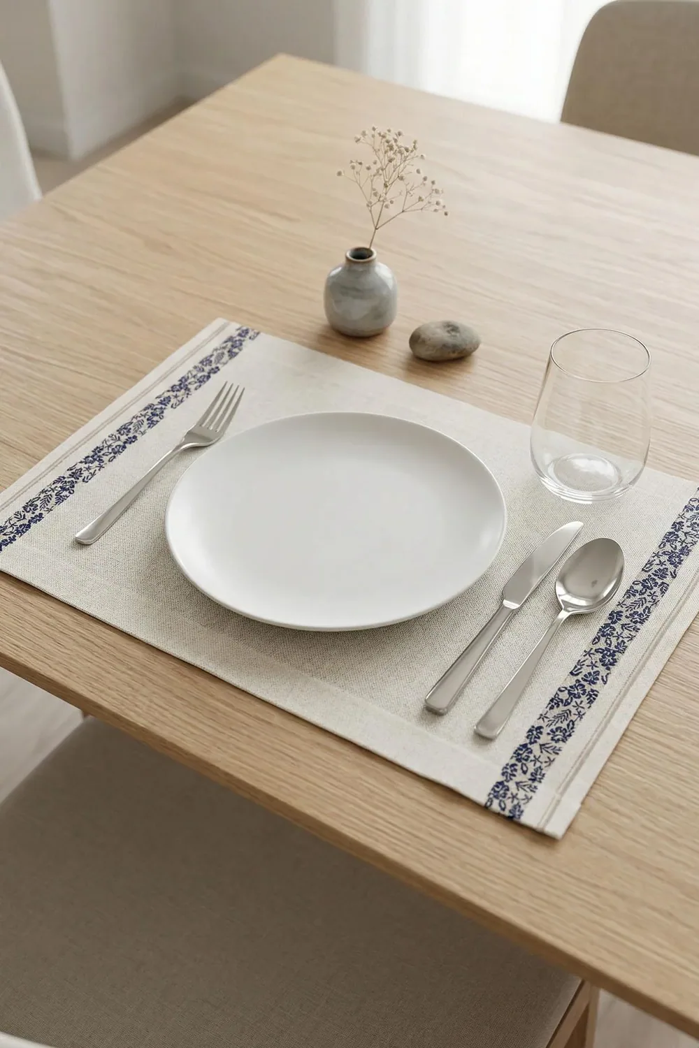 مفرش طعام منقوش مقاوم للبقع - كريمي - 35×50 سم