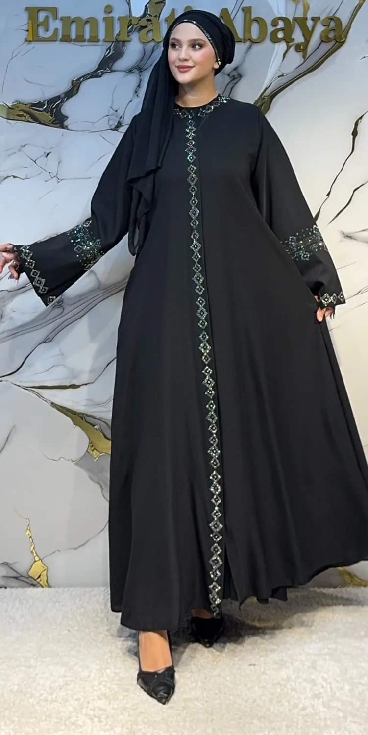 عباية سهرة سوداء بشريط أحجار هيماتيت بنقش معيّن - صورة 4