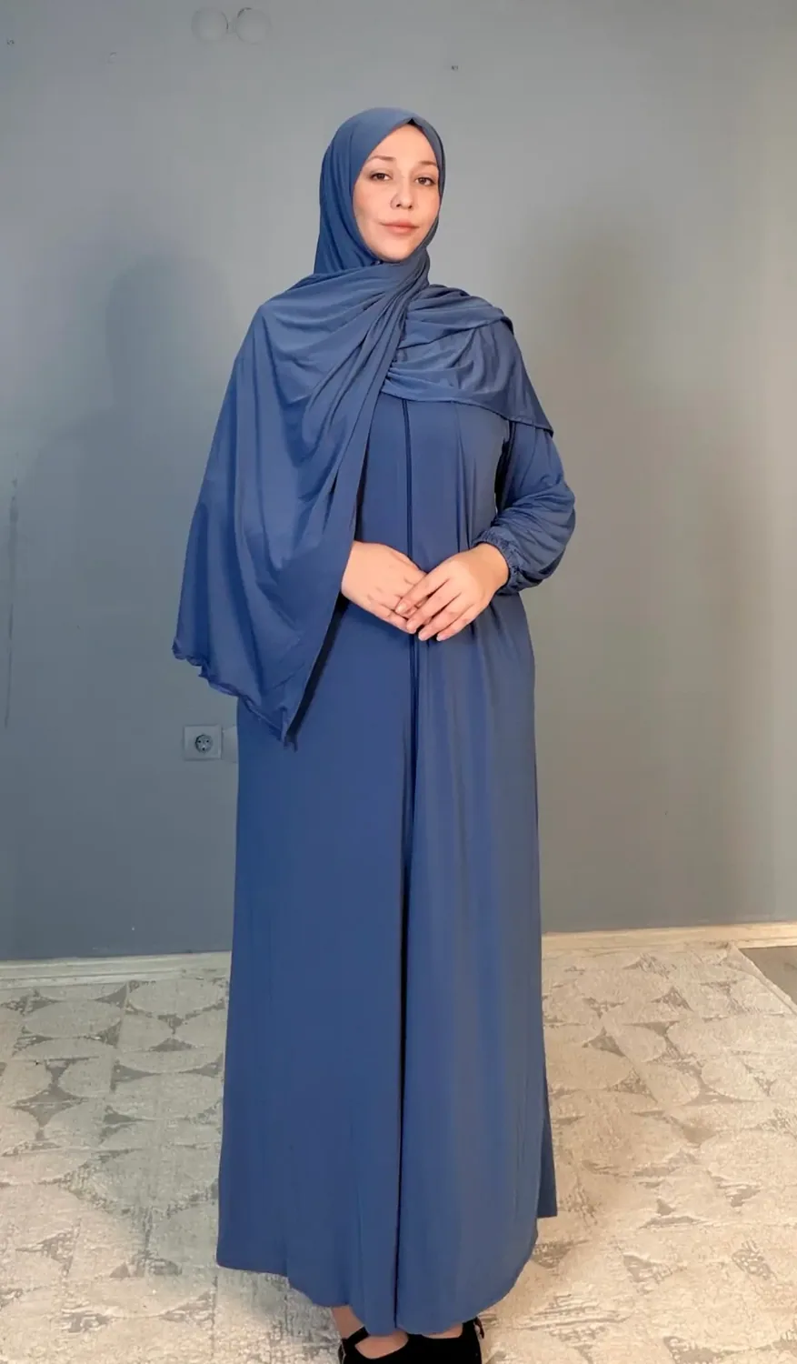 ثوب صلاة نيلي بشال متصل وتفاصيل دانتيل - صورة 2