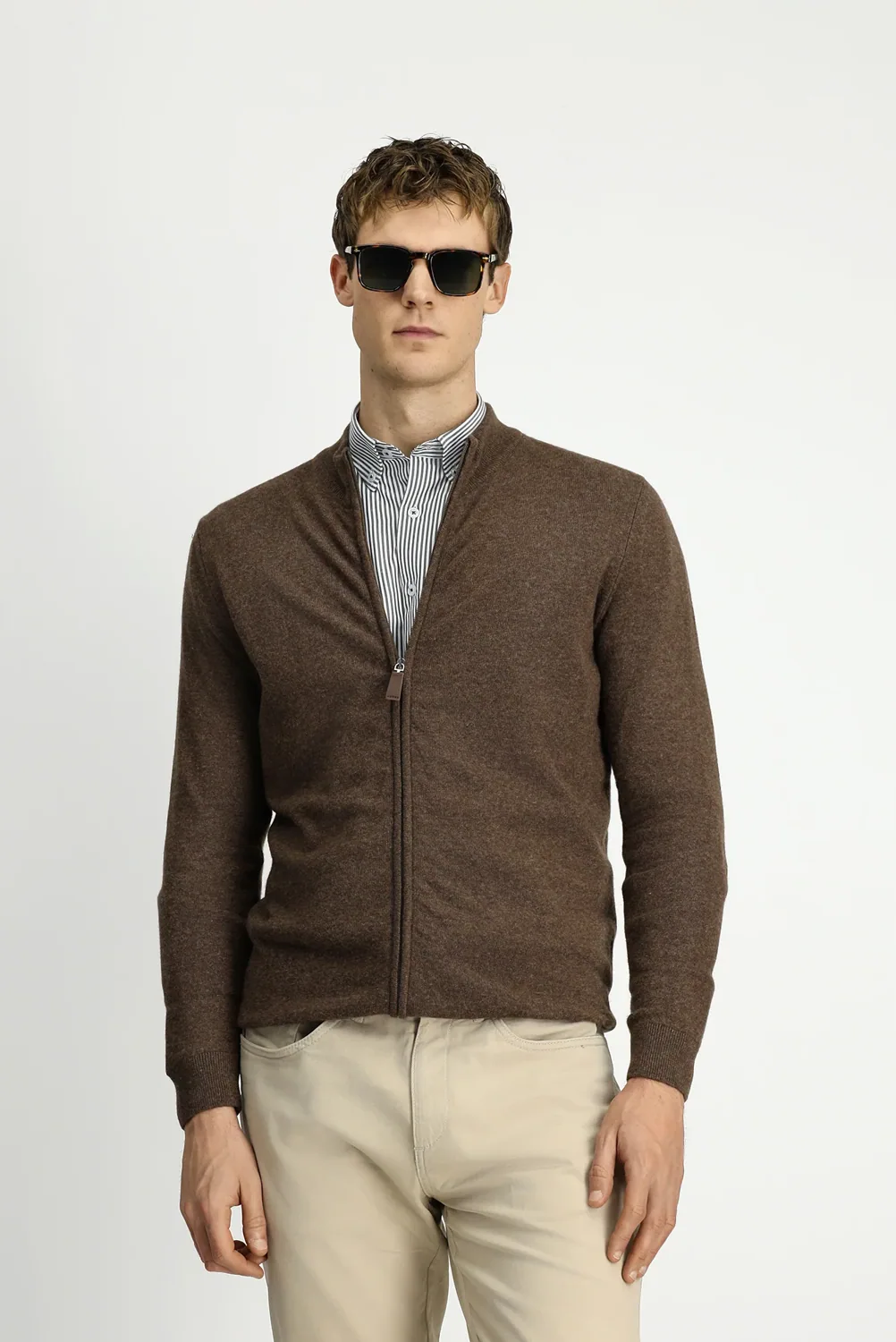كارديغان رجالي بالكشمير صوفي برقبة نصف عالية لون بني