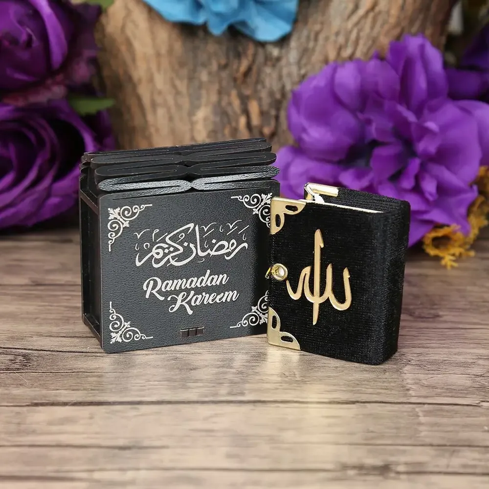 علبة خشبية صغيرة «رمضان كريم» مع مصحف صغير سوداء