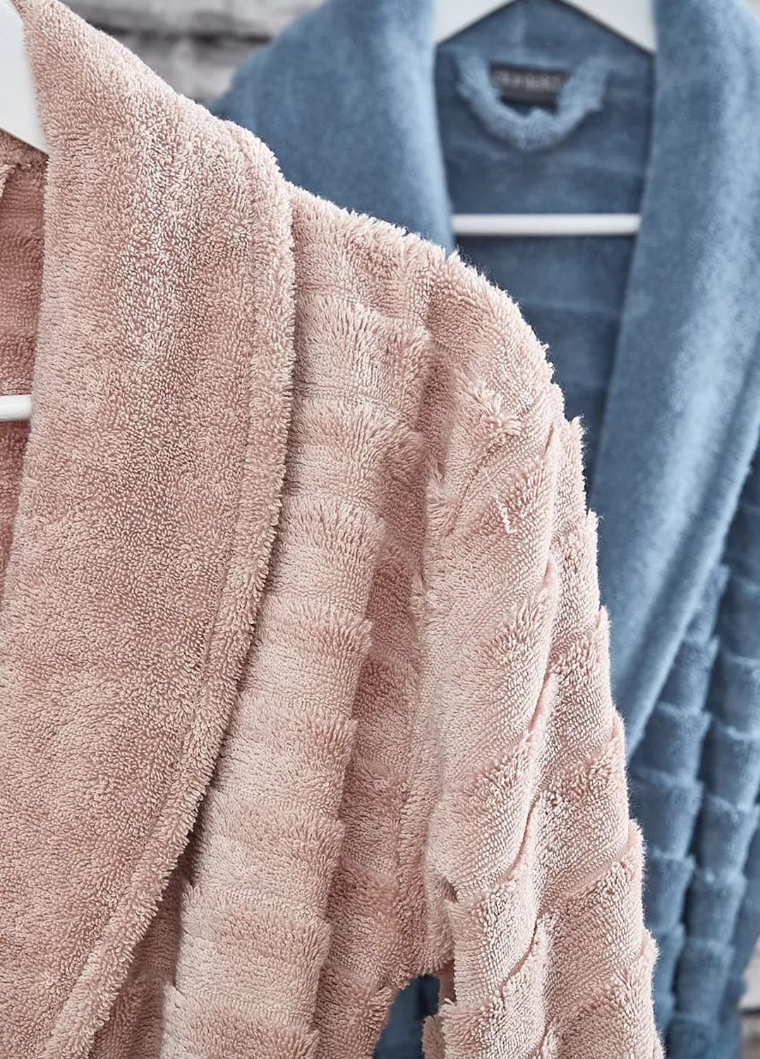 طقم برانس عائلي من قطن 6 قطع - وردي فاتح وأزرق - صورة 2
