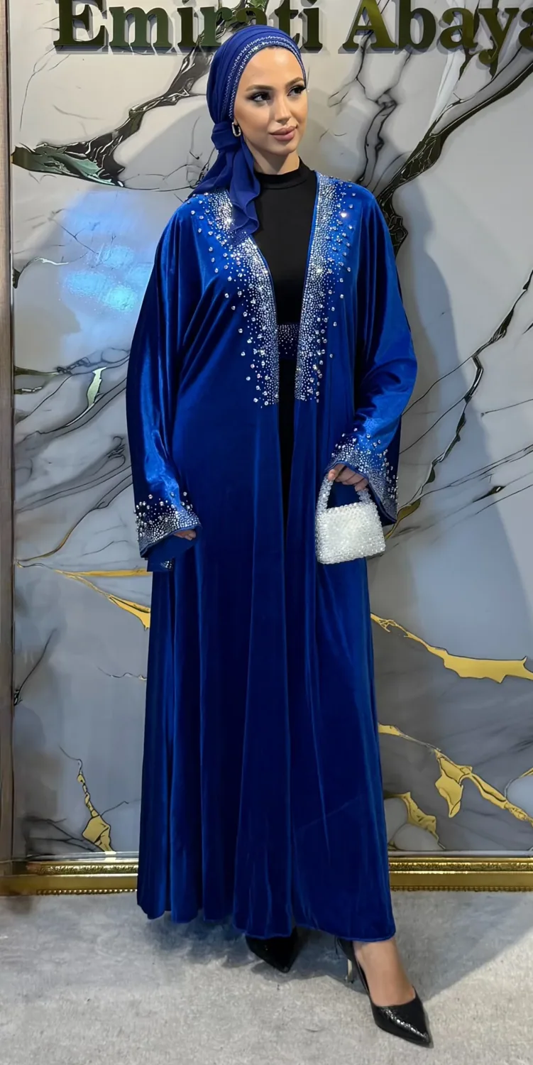عباءة مخمل زرقاء بأحجار كريستال مع حزام وشال - صورة 2