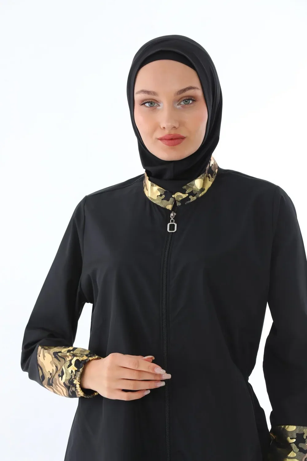 مايوه شرعي مغلق بالكامل من قماش الميكرو بلونين أسود وذهبي - صورة 3