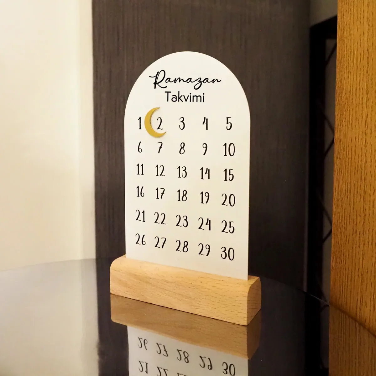 روزنامة رمضان مكتبية على قاعدة خشبية - صورة 3