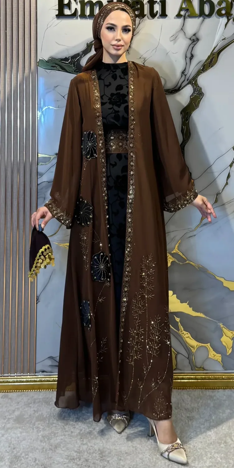 طقم عباءة سهرة بني بورود ذهبية مرصعة 4 قطع