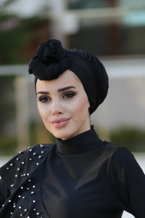 غطاء سباحة أسود منقط بياقة عالية وعقدة أمامية - صورة 3