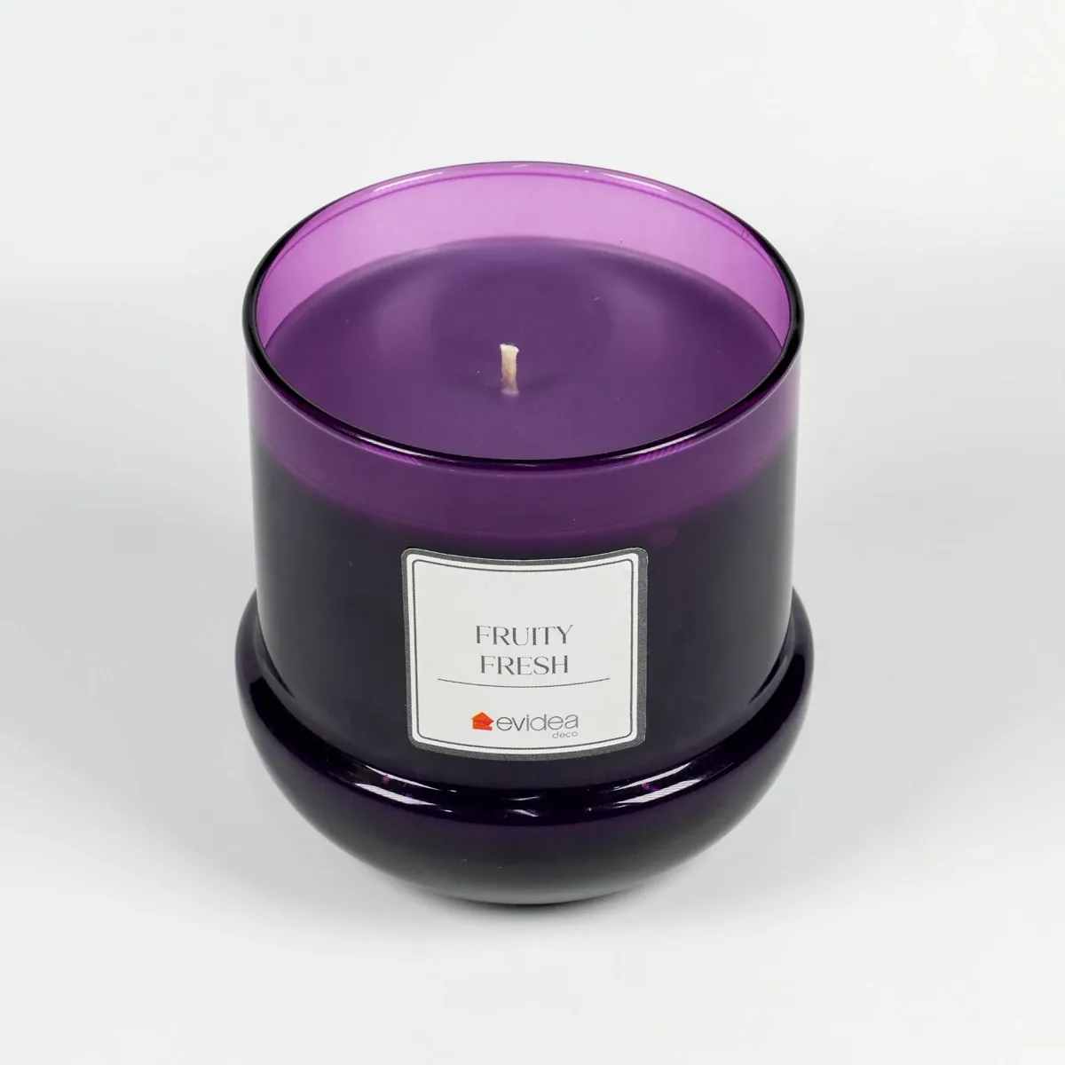 شمعة صويا معطرة بعطر الفواكه في وعاء بنفسجي - صورة 2