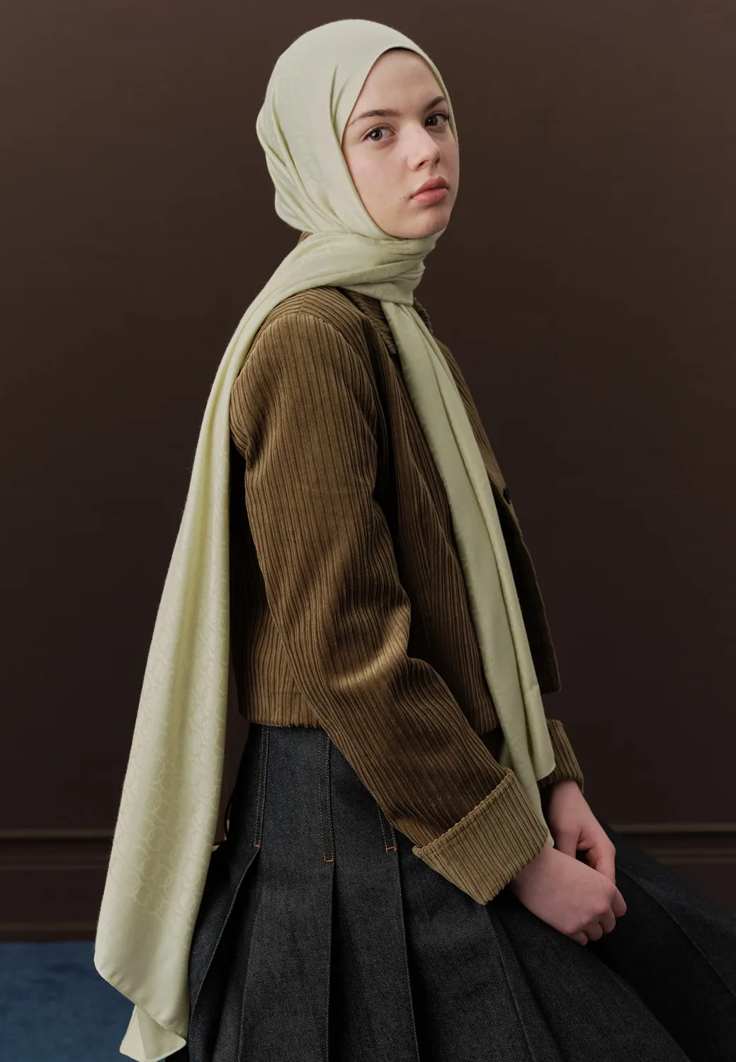 شال صوفي ناعم بلون أخضر