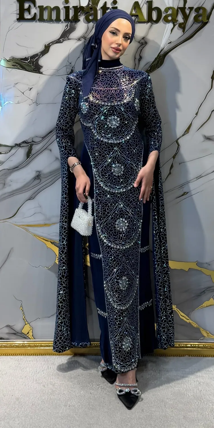 فستان سهرة مخمل كحلي واسع بأحجار كريستال