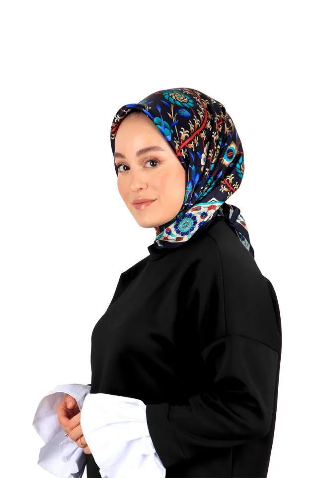 إيشارب حرير كحلي بزخارف سلجوقية 90×90 سم - صورة 2