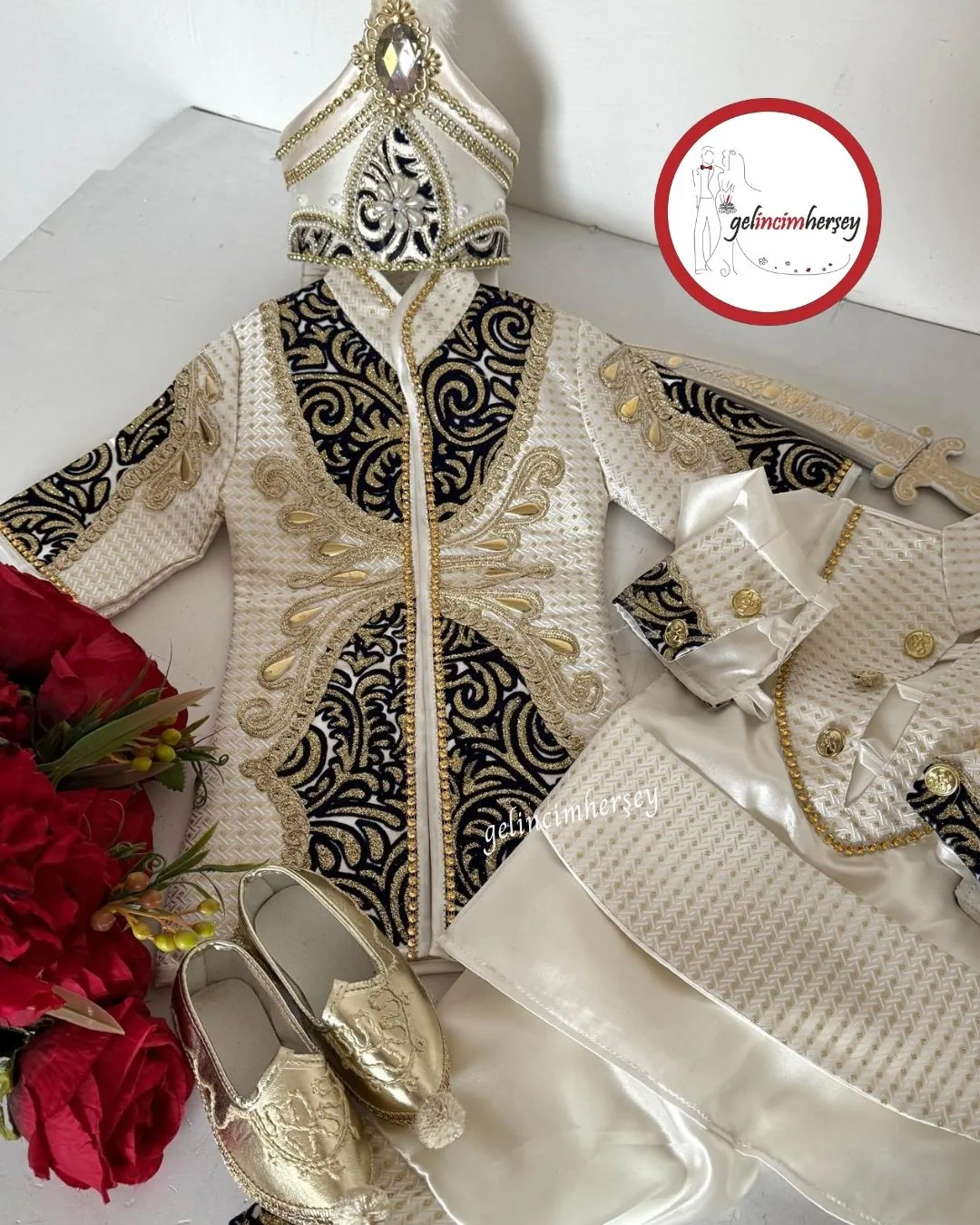 طقم ختان أميري كحلي بتطريز ذهبي - صورة 3