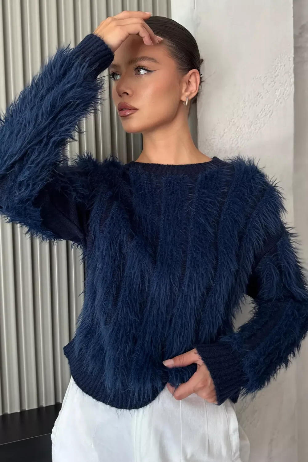 كنزة تريكو نسائية سادة بخيط زغبي ناعم - صورة 2