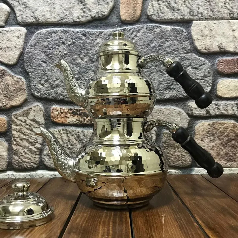 إبريق شاي نحاسي مطروق صغير الحجم
