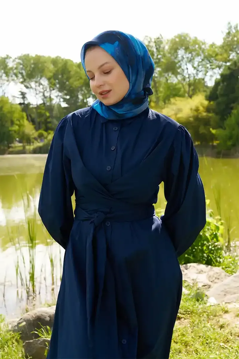 إيشارب ناعم منقوش بلون كحلي