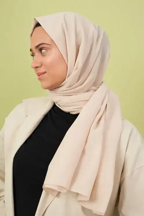 شال قطني بتأثير الغسيل الحجري بلون لؤلؤي