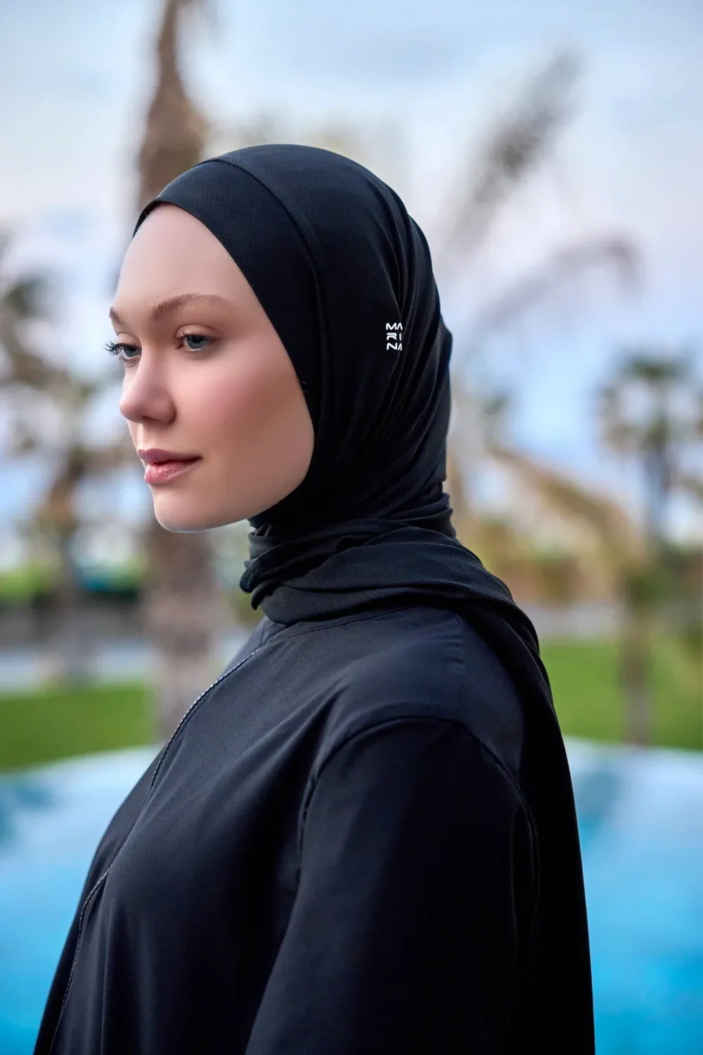 شال سباحة خفيف للمحجبات أسود بقماش سريع الجفاف - صورة 2