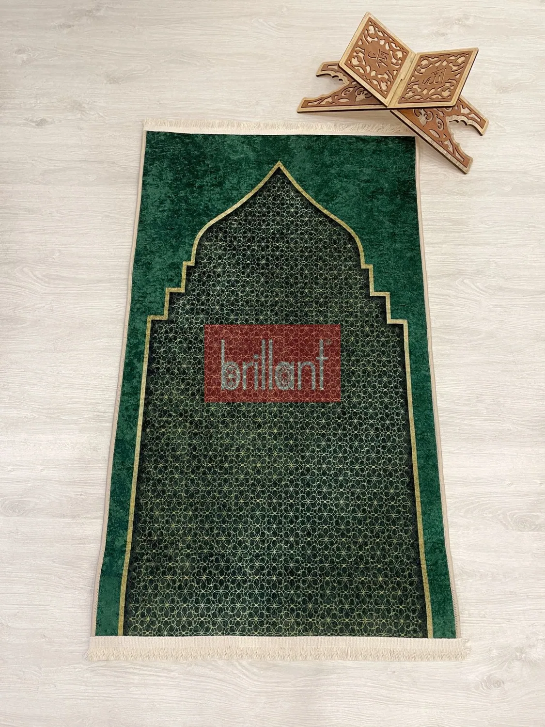 سجادة صلاة خضراء بمحراب مزخرف وأهداب 75×125 سم