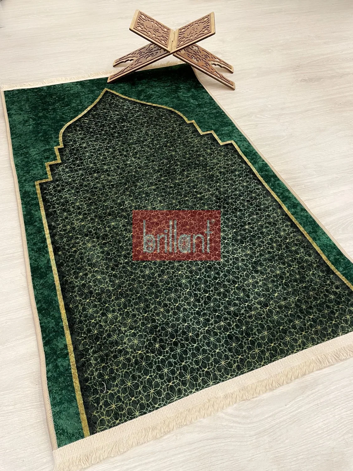 سجادة صلاة خضراء بمحراب مزخرف وأهداب 75×125 سم - صورة 4